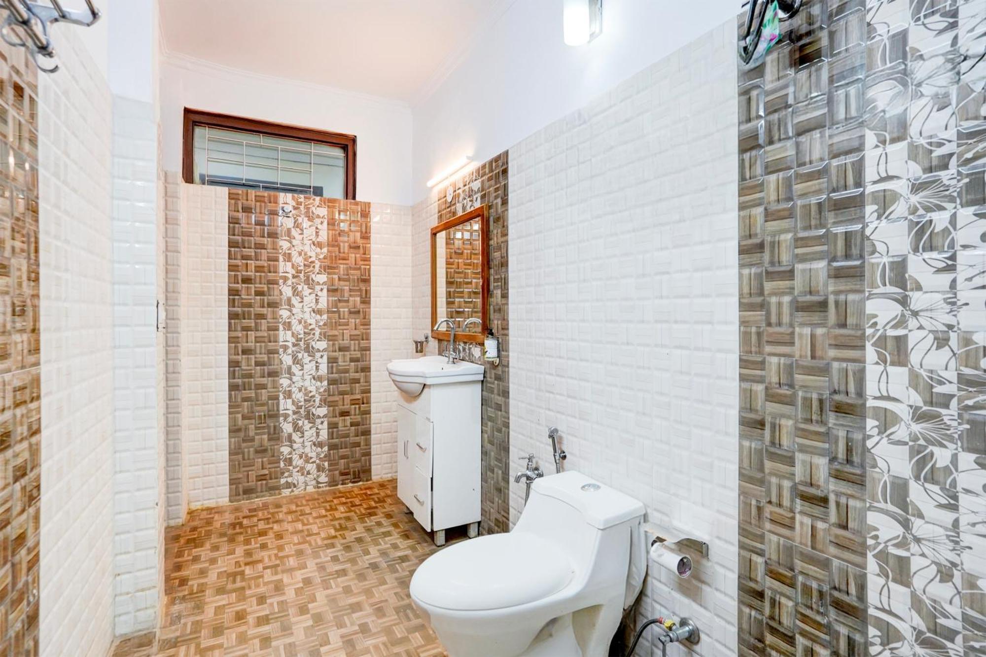 מוסורי Super Townhouse Mall Road Near Library Chowk מראה חיצוני תמונה