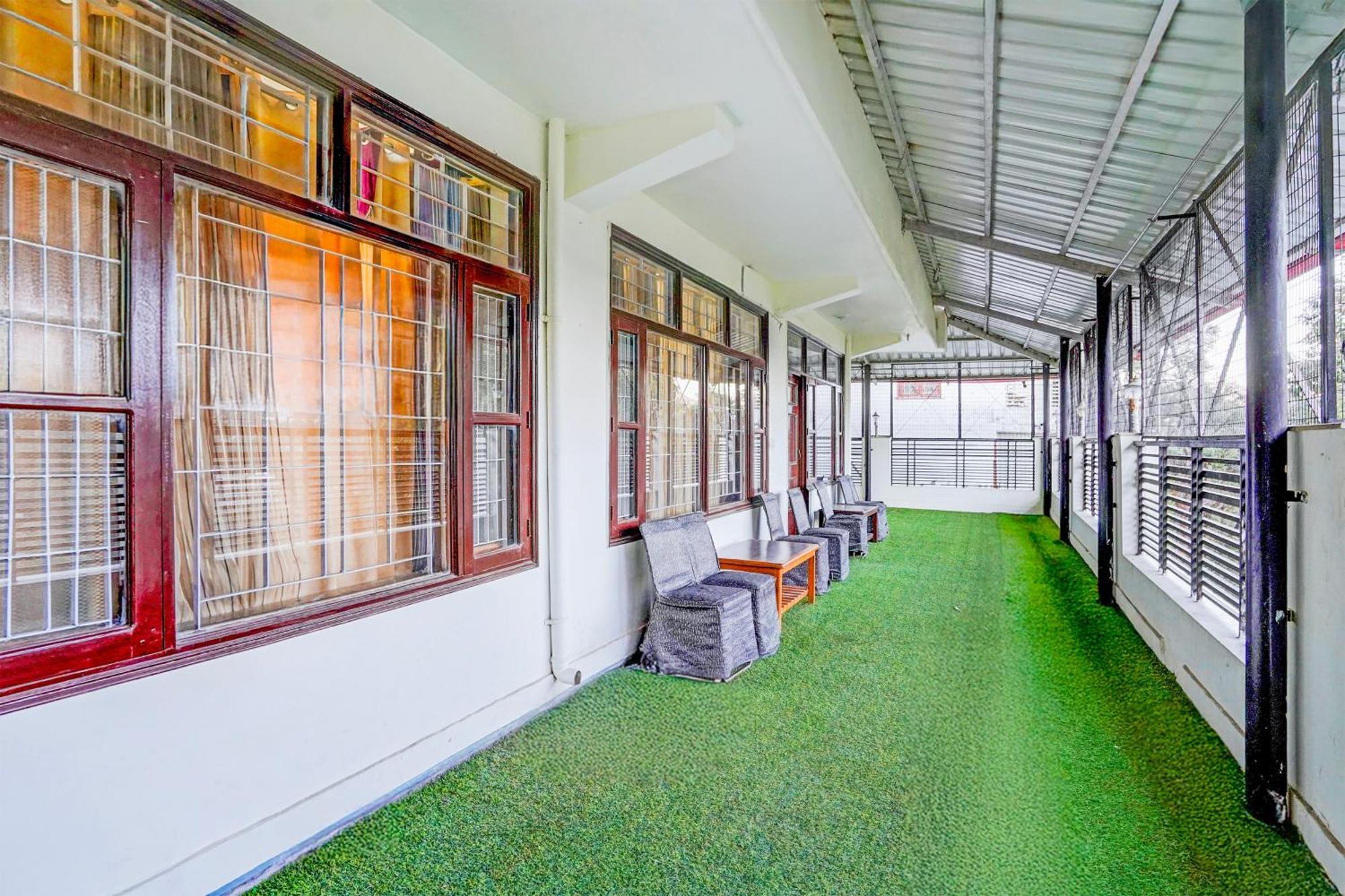 מוסורי Super Townhouse Mall Road Near Library Chowk מראה חיצוני תמונה