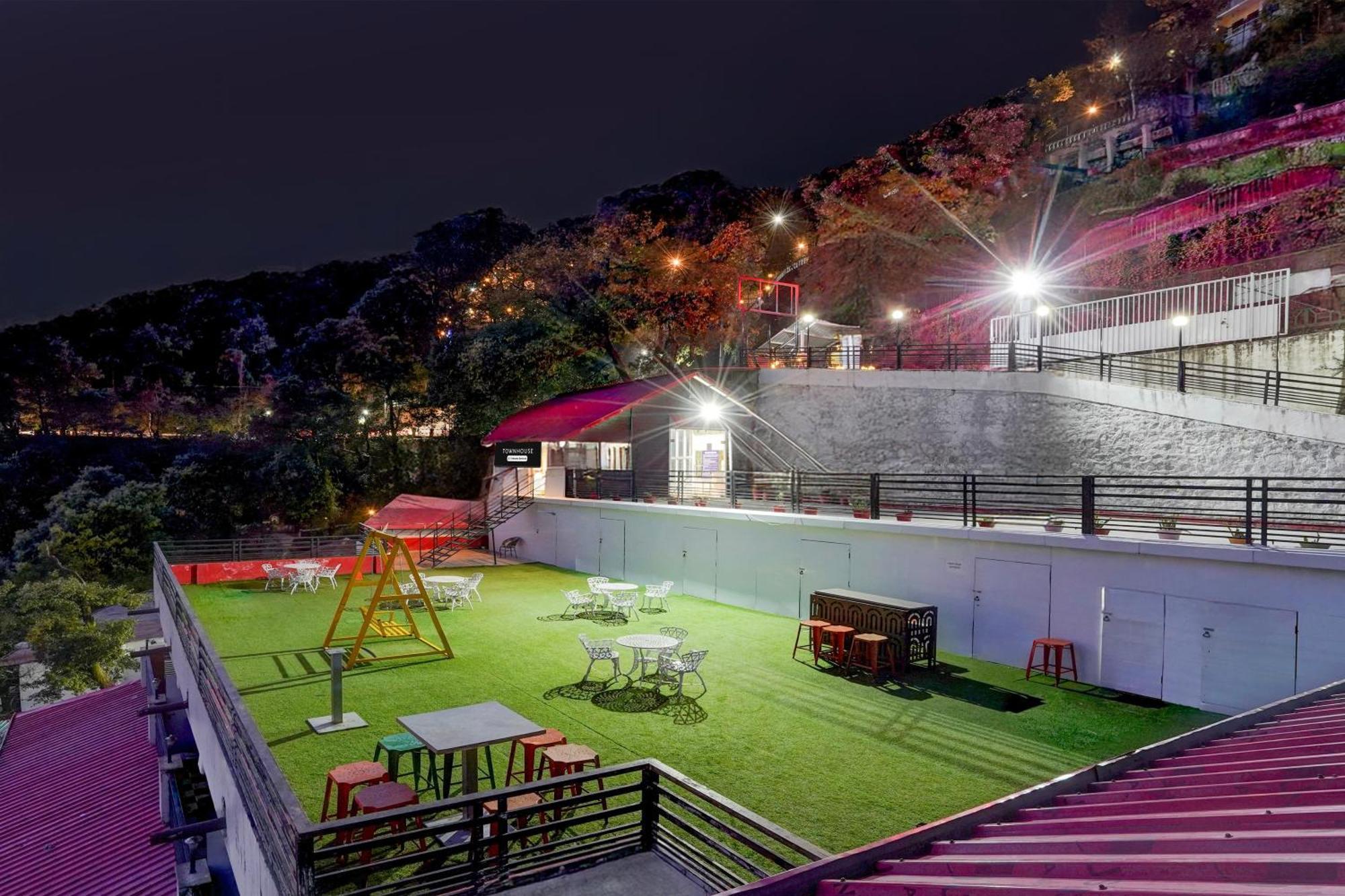 מוסורי Super Townhouse Mall Road Near Library Chowk מראה חיצוני תמונה