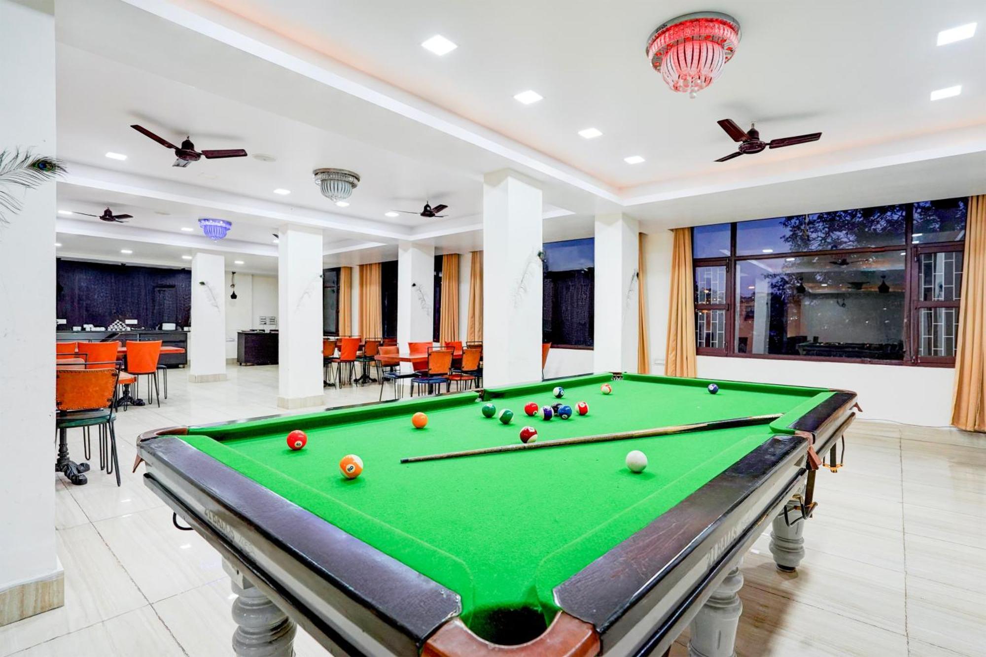 מוסורי Super Townhouse Mall Road Near Library Chowk מראה חיצוני תמונה