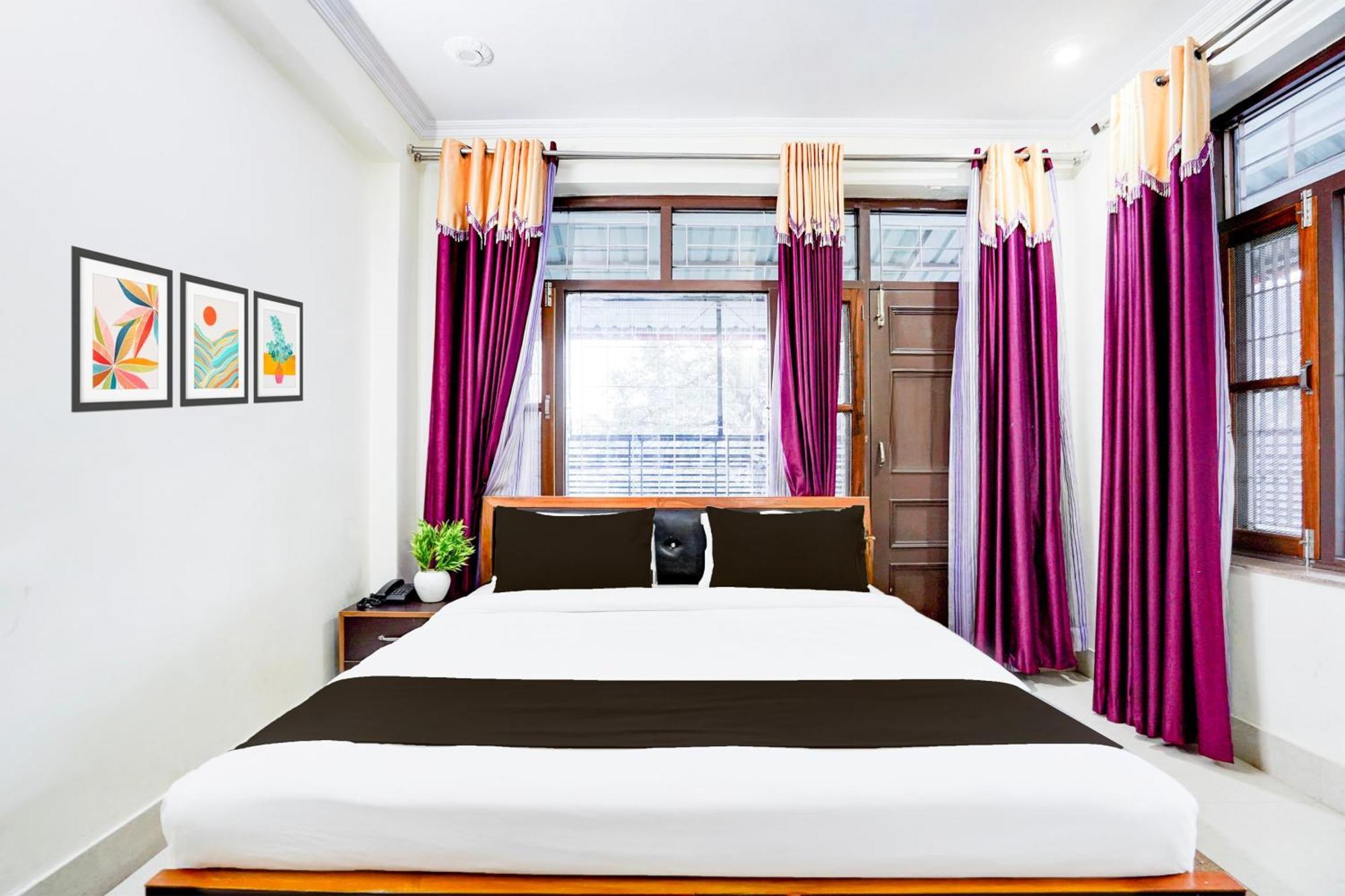מוסורי Super Townhouse Mall Road Near Library Chowk מראה חיצוני תמונה