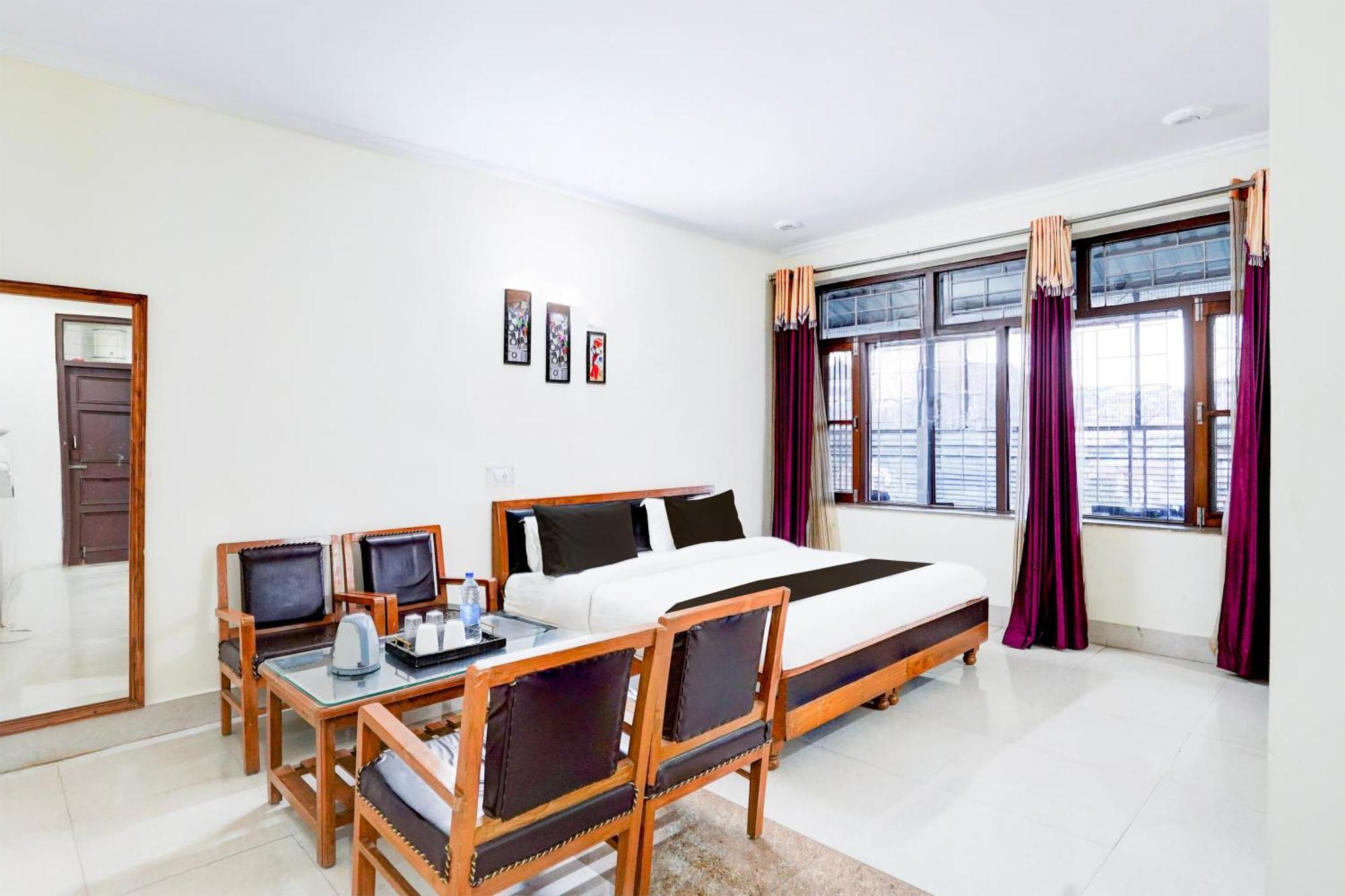 מוסורי Super Townhouse Mall Road Near Library Chowk מראה חיצוני תמונה