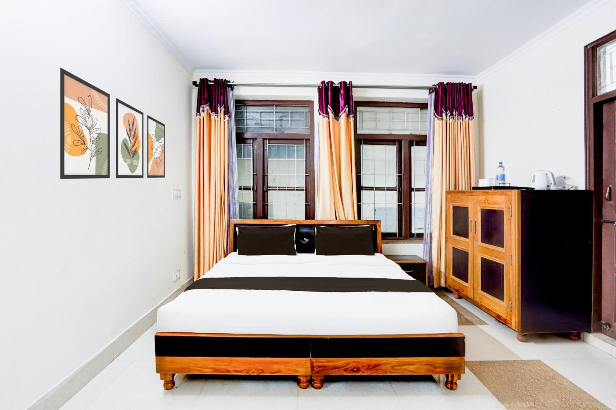 מוסורי Super Townhouse Mall Road Near Library Chowk מראה חיצוני תמונה