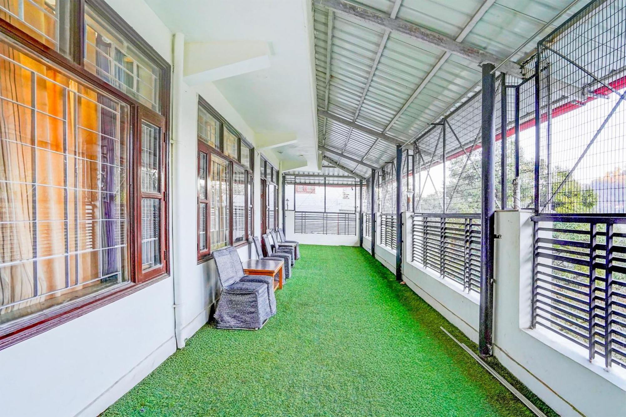 מוסורי Super Townhouse Mall Road Near Library Chowk מראה חיצוני תמונה
