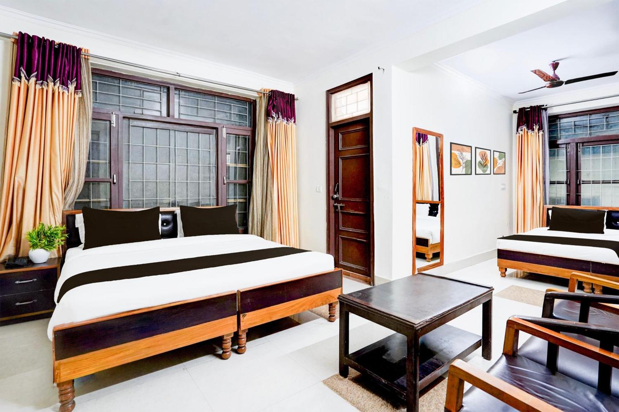 מוסורי Super Townhouse Mall Road Near Library Chowk מראה חיצוני תמונה