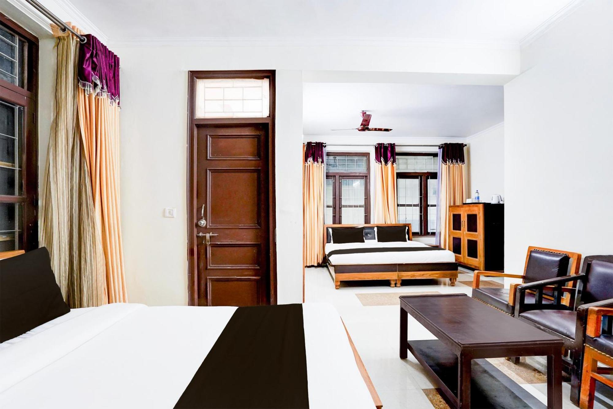 מוסורי Super Townhouse Mall Road Near Library Chowk מראה חיצוני תמונה