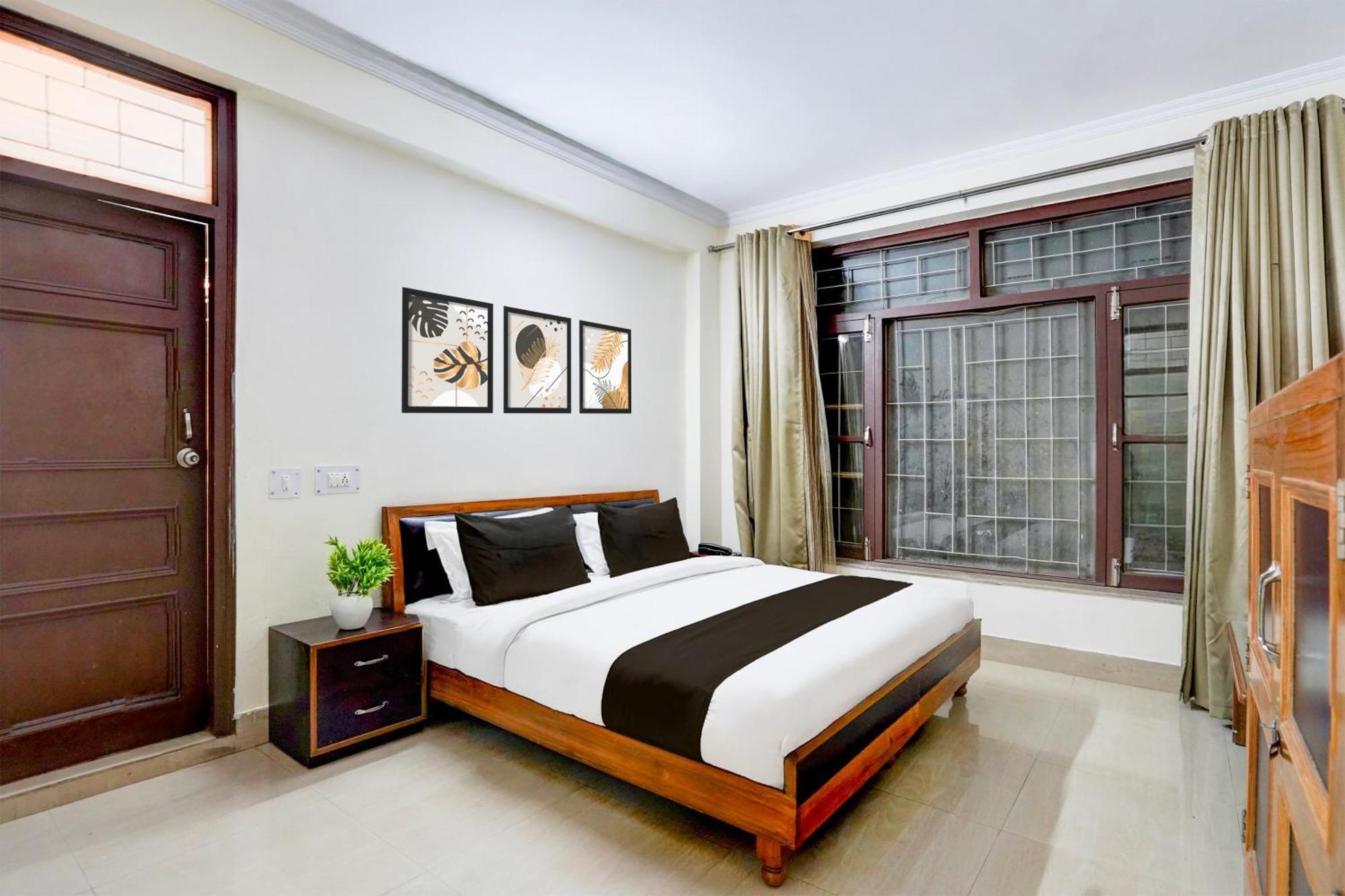 מוסורי Super Townhouse Mall Road Near Library Chowk מראה חיצוני תמונה